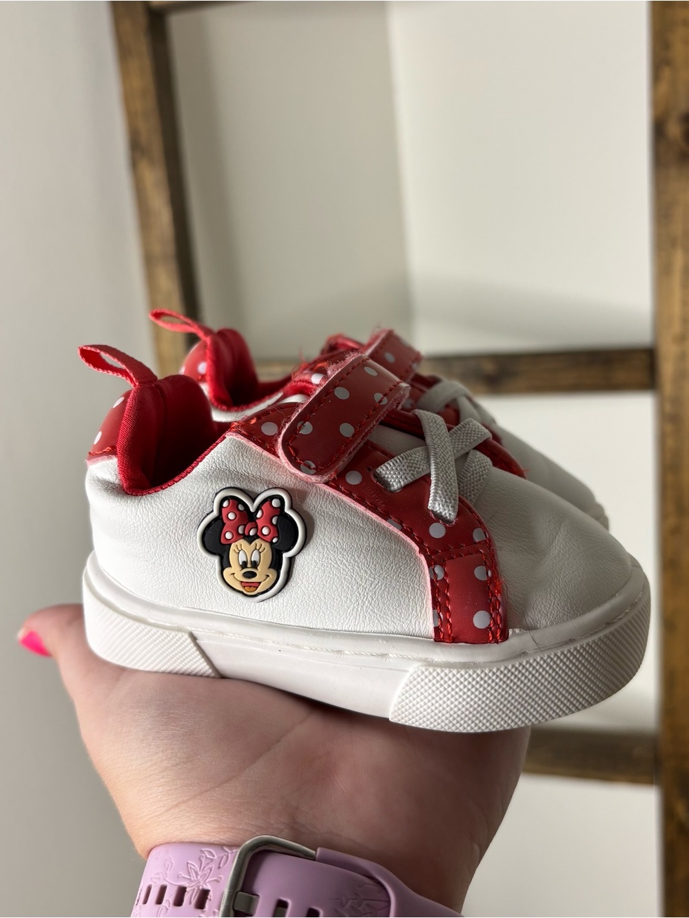 Disney Parks Minnie Mouse White & Red Kids Sneakers Size 3